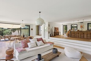 Interior - Chic and spacious Balinese-style villa - peaceful and quiet, close to Aix-en-Pce (Saint-Marc-Jaumegarde)