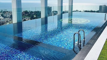 Huoneisto, 2 makuuhuonetta, esteetön, tupakointi sallittu | Uima-allas | Ulkouima-allas