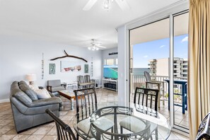 Appartement, 1 kingsize bed met slaapbank (Waters Edge #501) | Woonruimte