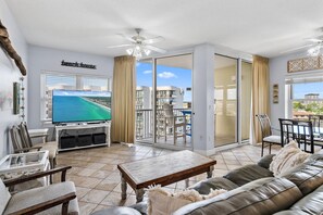 Appartement, 1 kingsize bed met slaapbank (Waters Edge #501) | Woonruimte