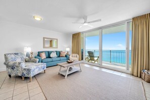 Appartamento, 1 letto king con divano letto (Emerald Beach 1928) | Area soggiorno