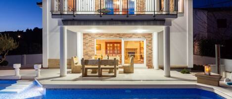 Apartment (One-Bedroom Apartment with Balcony an) | Pool