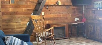  tiny cabin located I mile from Long Branch State park Marina, Beach & Boat ramp