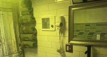 tiny cabin located I mile from Long Branch State park Marina, Beach & Boat ramp