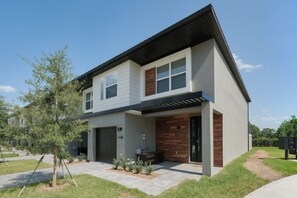 Exterior - 4BD Disney Inspired Retreat with Pool Near Disney (Kissimmee)