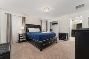 4 bedrooms, desk, iron/ironing board, travel cot - 4BD House with Pool BBQ and FUN Near Disney (Kissimmee)