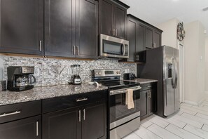 Fridge, microwave, oven, stovetop - 4BD House with Pool BBQ and FUN Near Disney (Kissimmee)