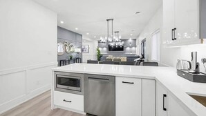 Private kitchen - Five-Star Comfort in a luxury Home (Brampton)