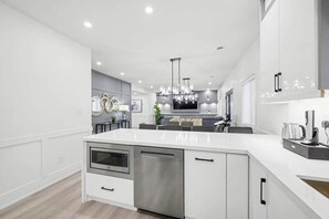 Private kitchen - Five-Star Comfort in a luxury Home (Brampton)