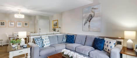 Villa, Multiple Beds, Balcony, Garden View (892 Ketch Court) | Living area