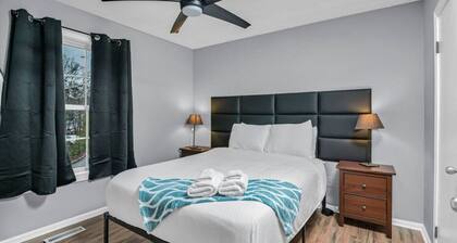 2BR Near Downtown | Walk to Hospital