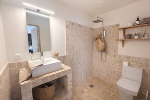 Shower, hair dryer, towels - Villa with private pool between sea and mountains, quiet setting (Appietto)