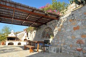 Outdoor dining - VILLA FIVOS (Hydra)