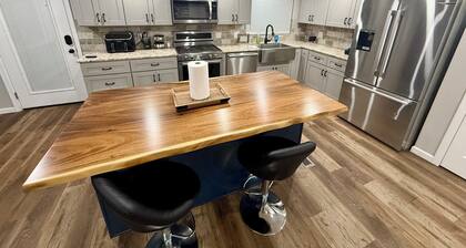 Discover comfort & convenience w spacious 3bed/2bath home located just off I-70