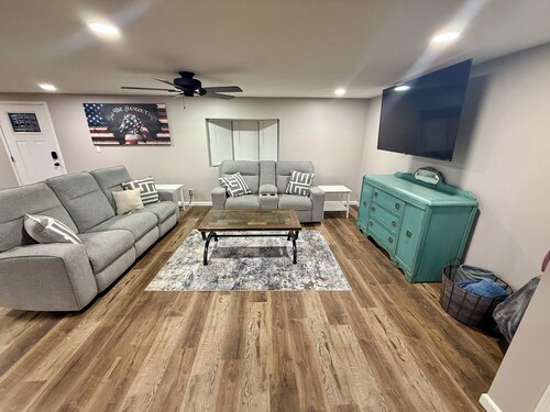 Discover comfort & convenience w spacious 3bed/2bath home located just off I-70