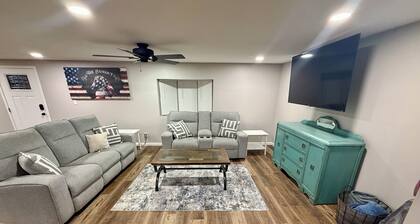 Discover comfort & convenience w spacious 3bed/2bath home located just off I-70