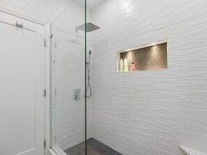 Shower, hair dryer, towels, shampoo