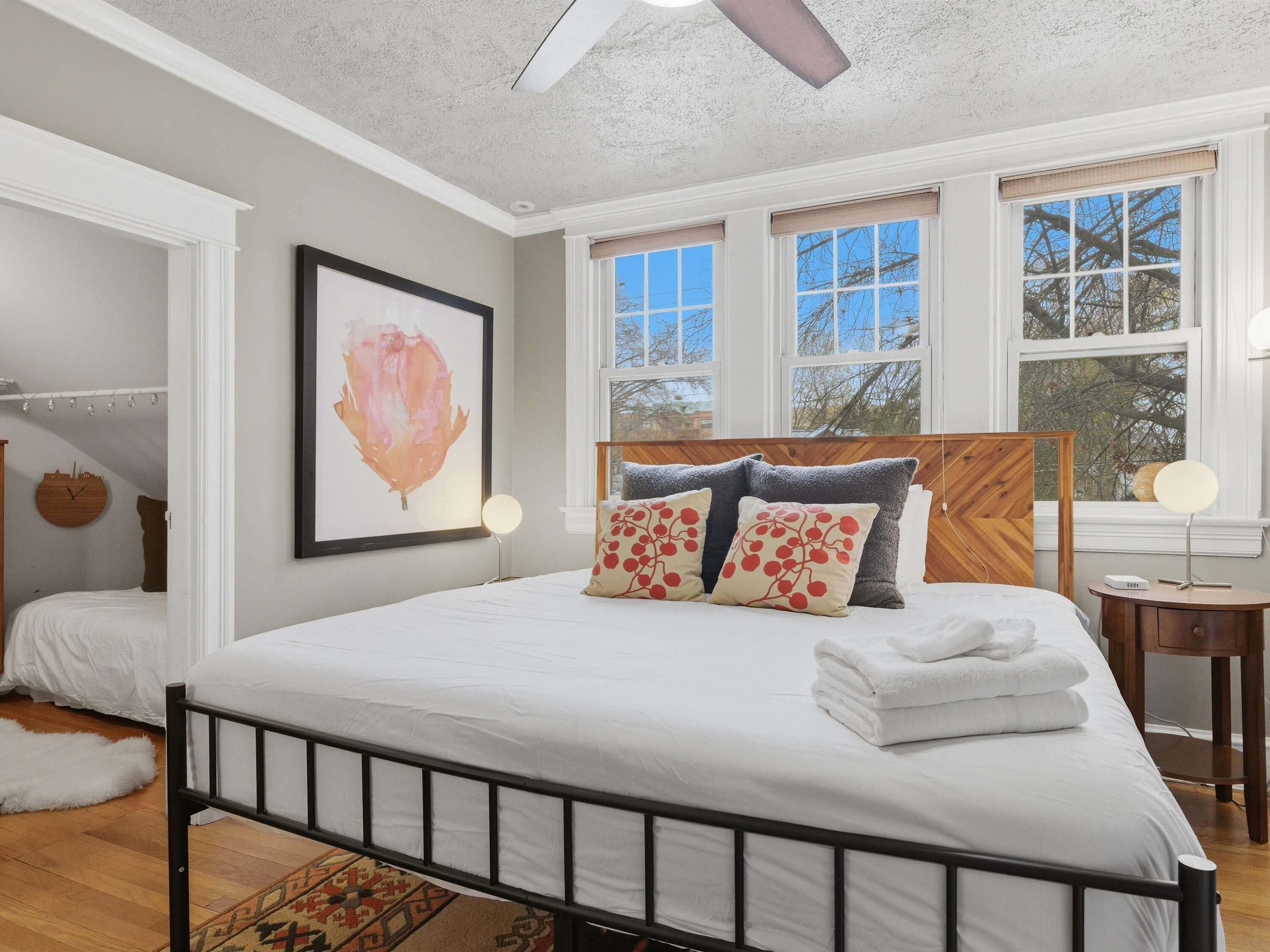 4 bedrooms, desk, iron/ironing board, WiFi