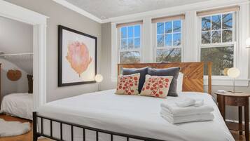 4 bedrooms, desk, iron/ironing board, WiFi
