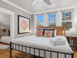 4 bedrooms, desk, iron/ironing board, WiFi