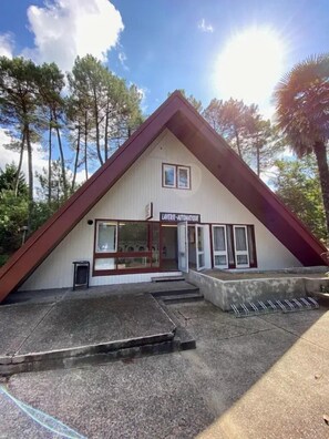 Exterior - ZEcamping familial piscine couverte locatif LV BBQ 5 pers (Léon)