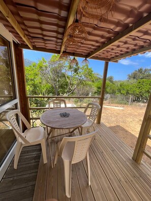 Outdoor dining - ZEcamping 2* piscine mobil-home clim 36m2 6 pers (Galéria)