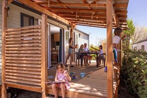 Outdoor dining - ZEcamping 4* familial - Bulle de verdure - Parc Aqua - MH Climatisé (Bessan)