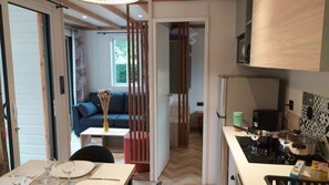 Réfrigérateur, micro-ondes, plaque de cuisson, lave-vaisselle
