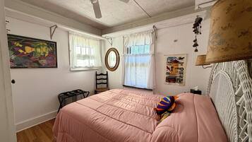 2 bedrooms, iron/ironing board, Internet, bed sheets