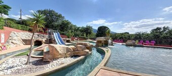 ZEcamping 4* familial piscine couverte chalet TV BBQ 18m2 2 pers