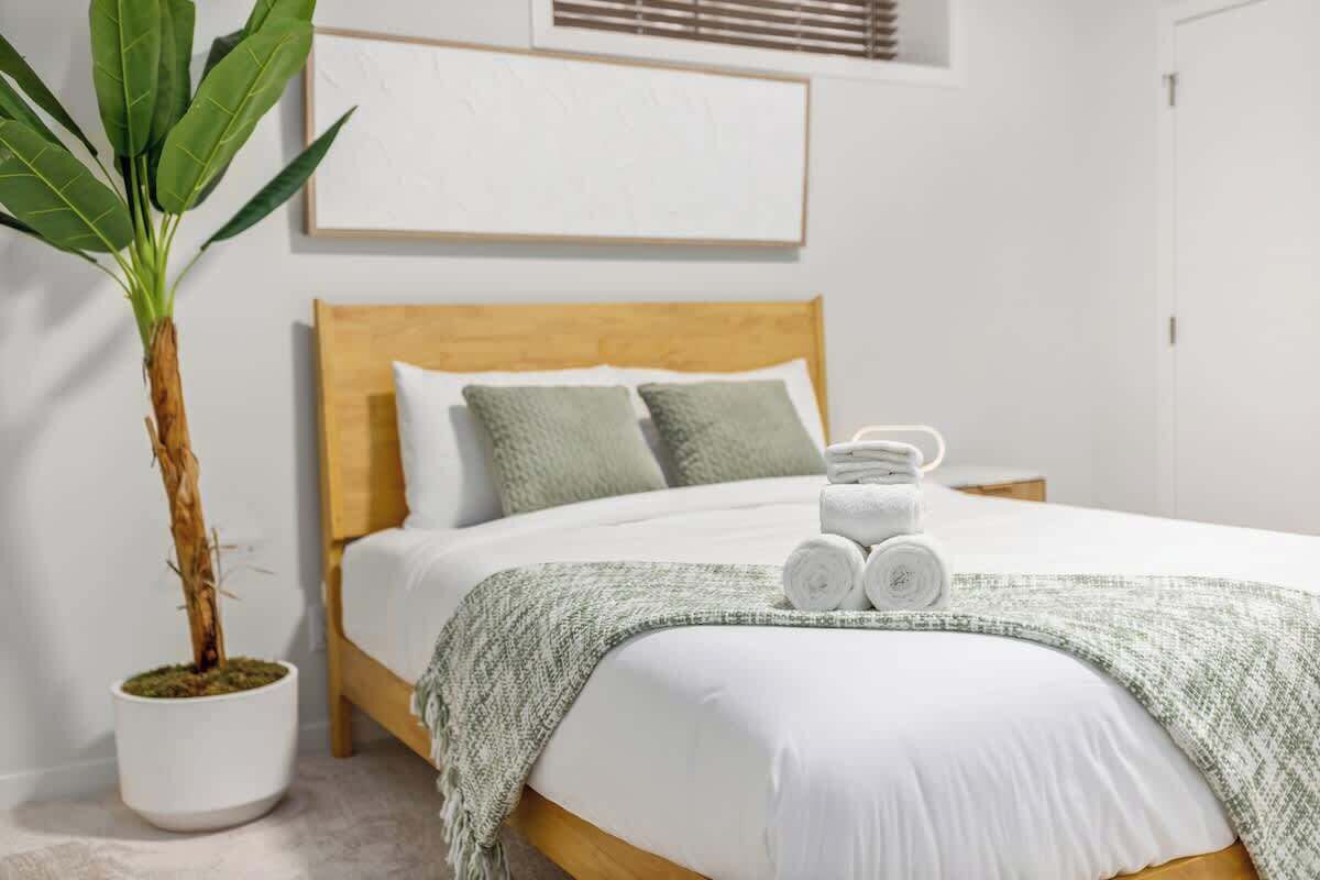 2 habitaciones, tabla de planchar con plancha, cuna de viaje y wifi 