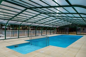 Indoor pool - ZEcamping 3* 1km plage piscine couverte locatif 5 pers (Saint-Jean-de-Monts)