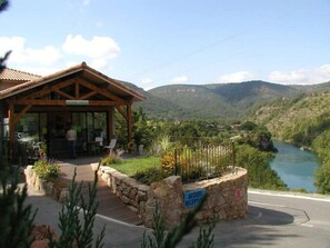 Property grounds - ZEcamping 4* familial piscine pet friendly chalet TV BBQ clim 45m2 (Saint-Rome-de-Tarn)