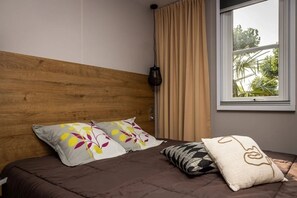 4 bedrooms, WiFi - ZEcamping 4* animé 1km plage piscine couverte locatif TV 31m2 (Saint-Jean-de-Monts)