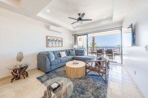 Living area - CCV Quvira - Luxurious and Beautiful 2BR w/ Ocean Views and Golf! (Cabo San Lucas)