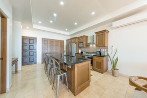 Private kitchen - CCV Quvira - Luxurious and Beautiful 2BR w/ Ocean Views and Golf! (Cabo San Lucas)