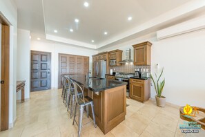 Private kitchen - CCV Quivira - Luxurious and Beautiful 2BR w/ Ocean Views and Golf! (Cabo San Lucas)