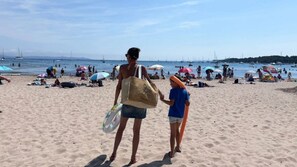Beach - ZEcamping 3 étoiles 200m plage animaux acceptés locatif TV clim 26m2 (Hyères)
