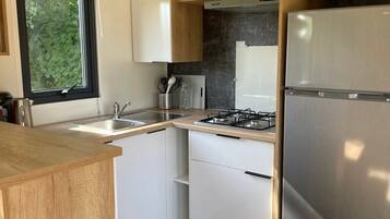 Fridge, microwave, stovetop, toaster