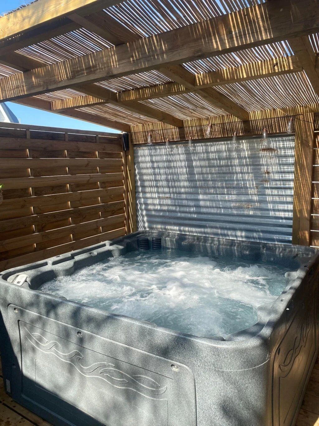 Tina de hidromasaje al aire libre