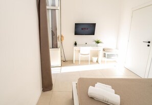 Standard Apartment, Balcony - Valguarnera Studio Apartaments (Palermo)