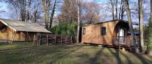 Exterior - ZEcamping 3* familial piscine animaux acceptés tente 20m2 3 pers (Sauxillanges)