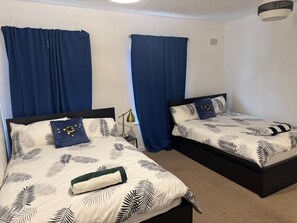 3 chambres, fer et planche à repasser, Wi-Fi, draps fournis