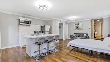 Desk, WiFi, bed sheets