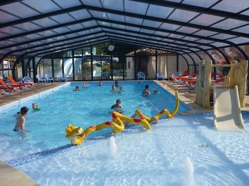 ZEcamping 4* familial espace aquatique pet friendly locatif TV LV clim