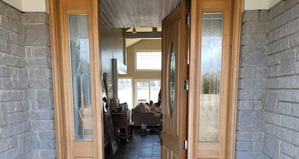 Winter Wonderland Cottage | Private Lakefront Stay