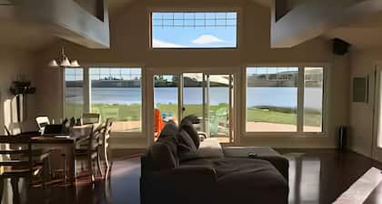 Winter Wonderland Cottage | Private Lakefront Stay