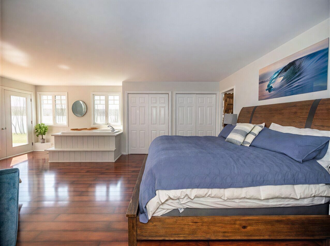 Desk, iron/ironing board, WiFi, bed sheets