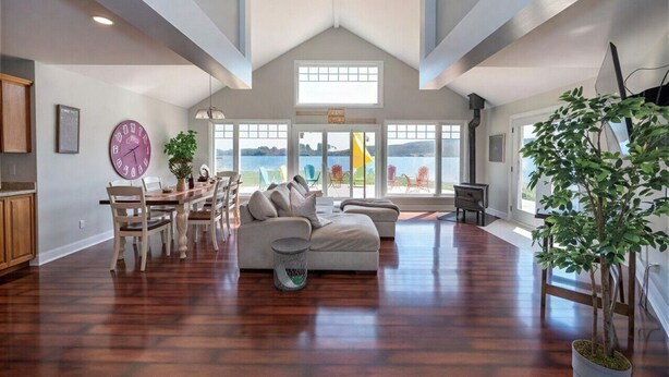 TV, fireplace - Summer Ready: Private 4BR Lakefront Cottage in Barry's Bay (Barry`s Bay)