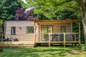 Terrace/patio - ZEcamping 3* familial piscine chauffée locatif TV LV clim 35m2 4 pers (Hauterives)